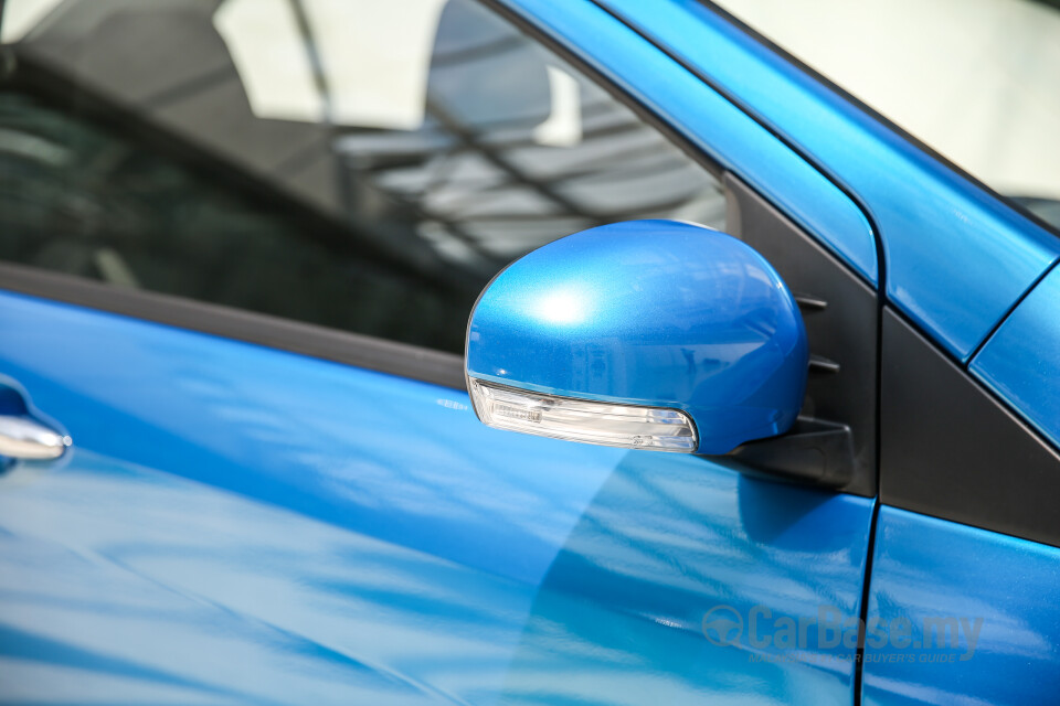 Nissan Grand Livina L11 Facelift (2013) Exterior