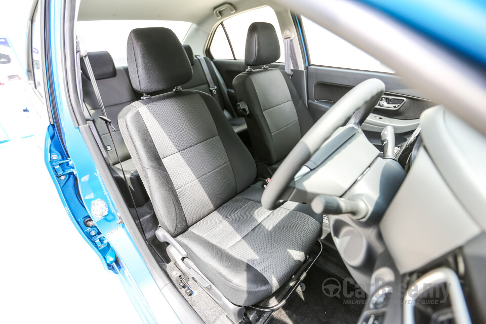 Nissan Navara D23 Facelift (2021) Interior