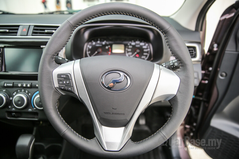 Toyota Innova AN140 (2016) Interior