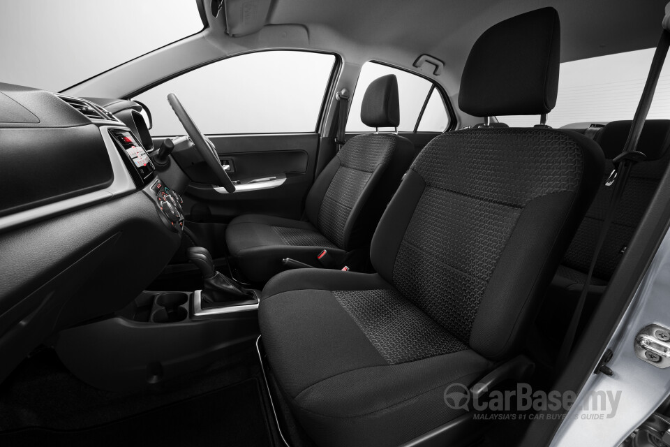 Toyota Innova AN140 (2016) Interior