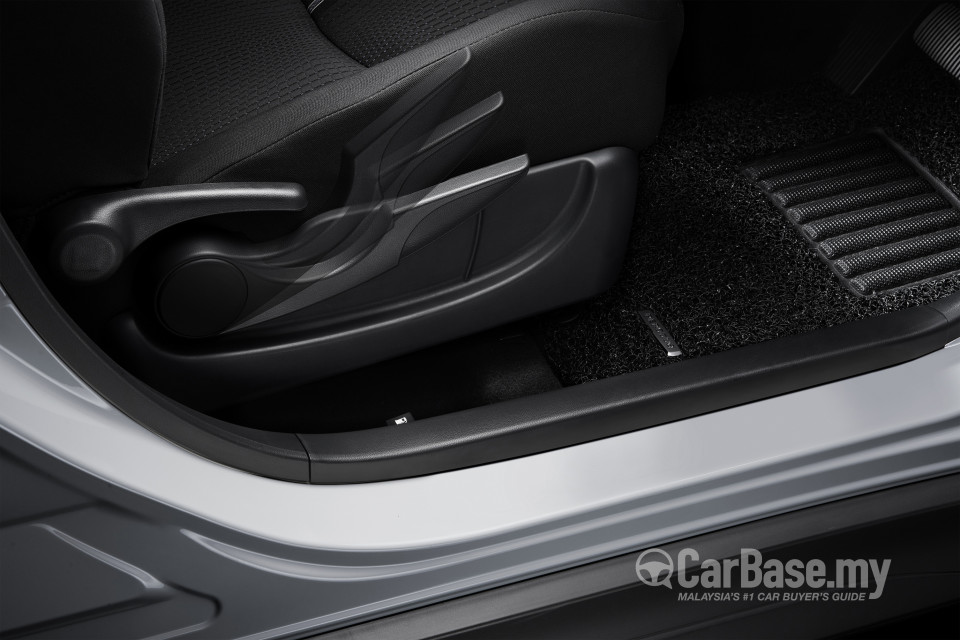 Perodua Aruz D38L (2019) Interior