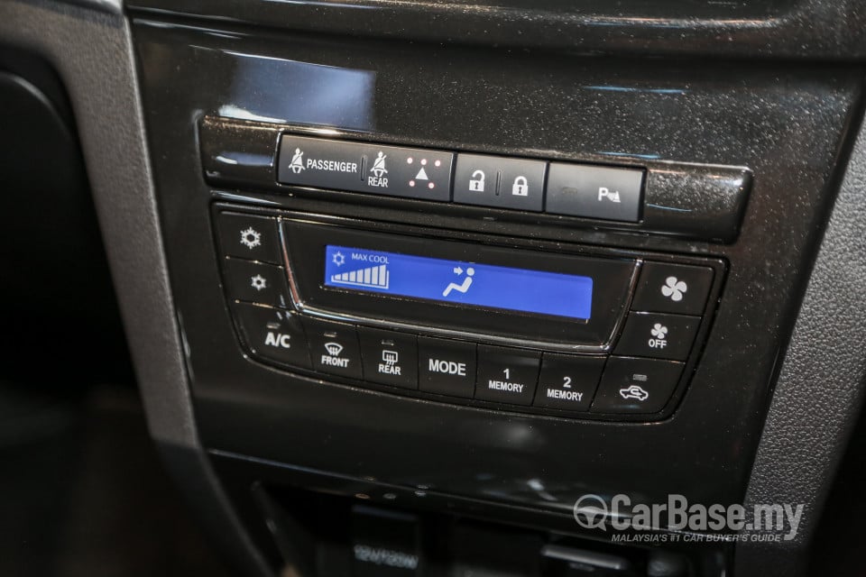 Perodua Aruz D38L (2019) Interior