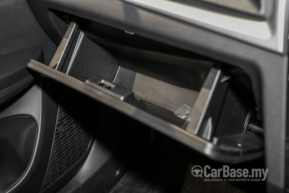 Perodua Aruz D38L (2019) Interior