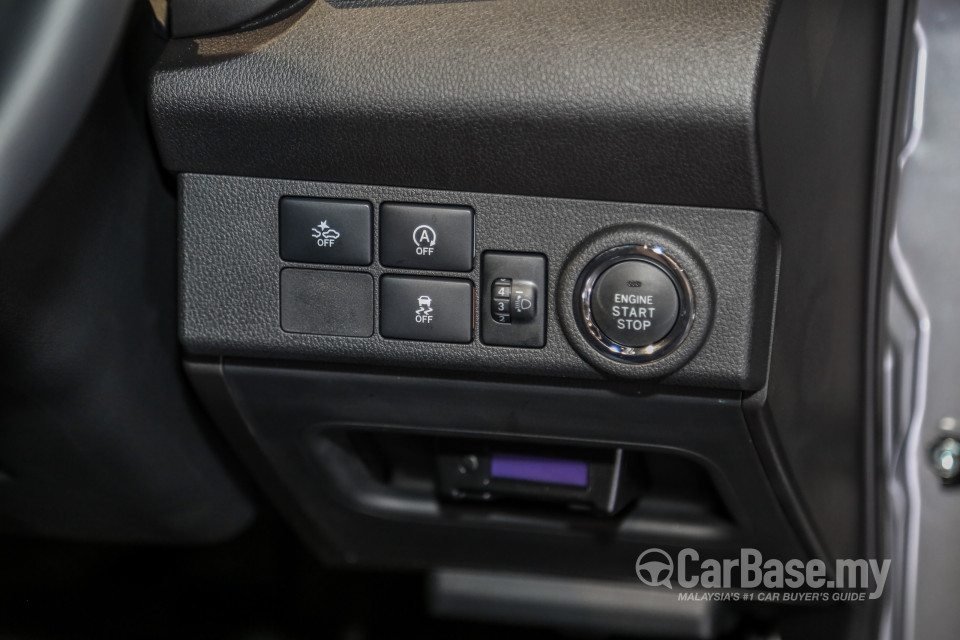 Perodua Aruz D38L (2019) Interior