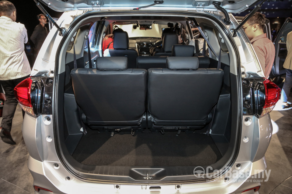 Perodua Aruz D38L (2019) Interior