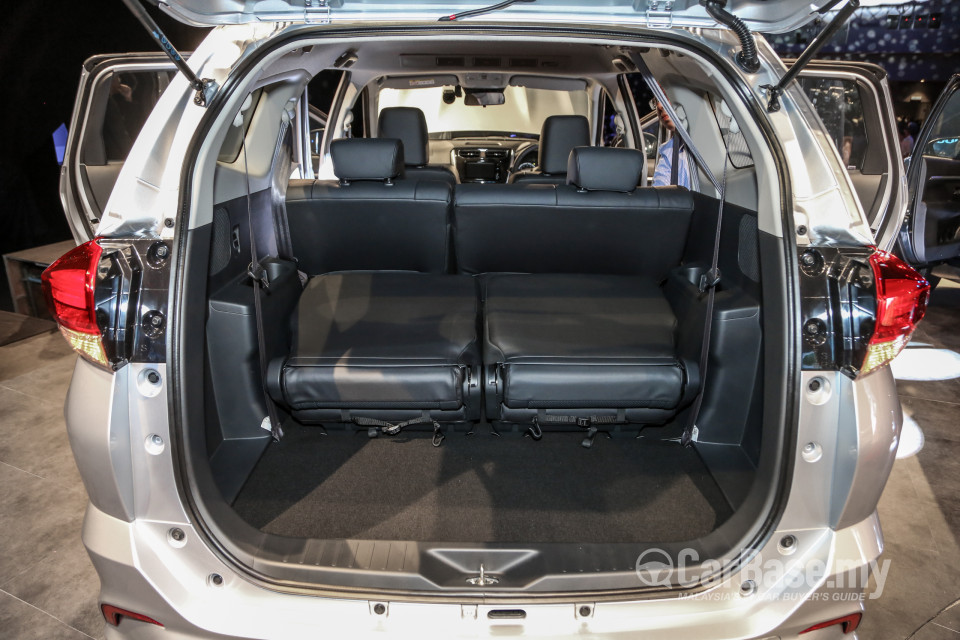 Perodua Aruz D38L (2019) Interior