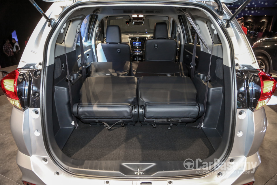Perodua Aruz D38L (2019) Interior