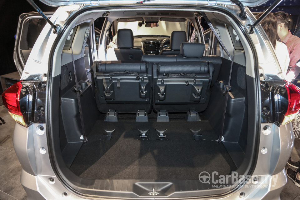 Perodua Aruz D38L (2019) Interior