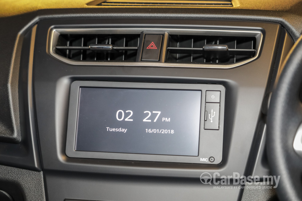 Perodua Aruz D38L (2019) Interior