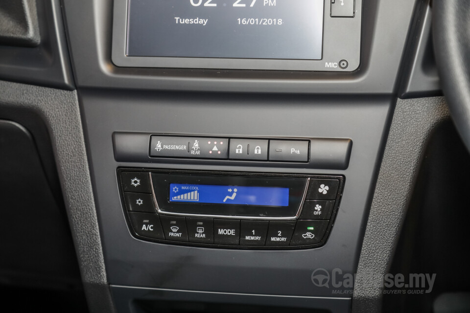 Nissan Navara D23 (2015) Interior