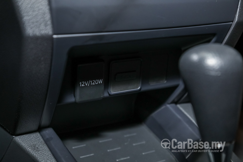 Perodua Aruz D38L (2019) Interior