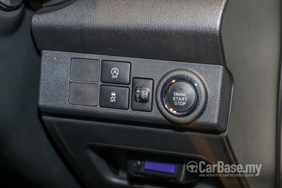 Perodua Aruz D38L (2019) Interior