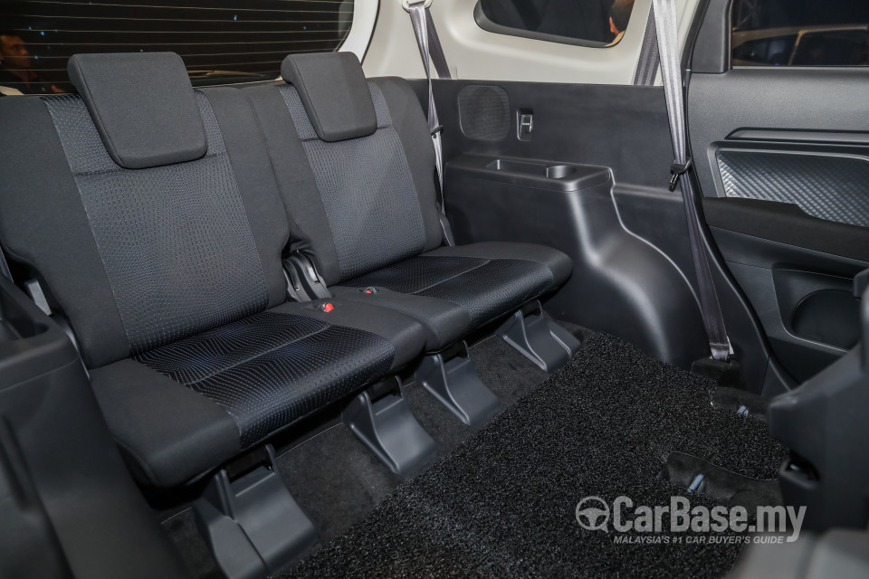 Perodua Aruz D38L (2019) Interior