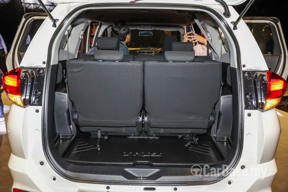 Perodua Aruz D38L (2019) Interior