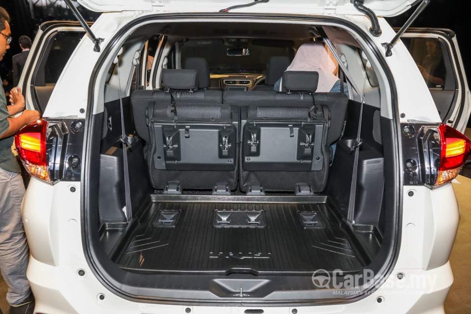 Perodua Aruz D38L (2019) Interior