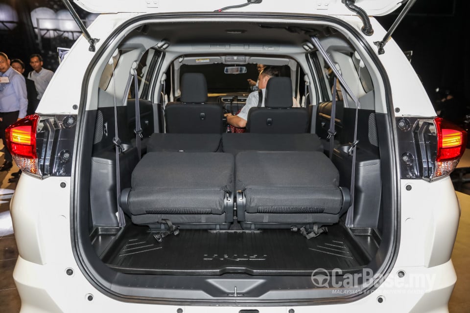 Perodua Aruz D38L (2019) Interior