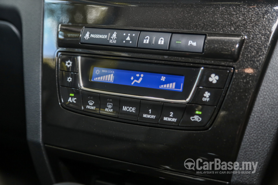 Perodua Aruz D38L (2019) Interior