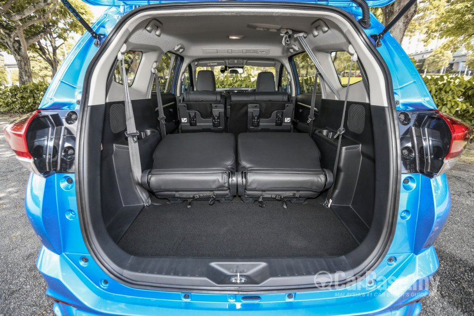 Perodua Aruz D38L (2019) Interior