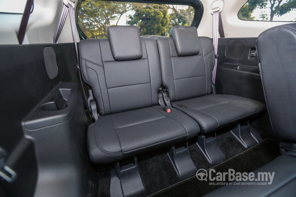 Perodua Aruz D38L (2019) Interior