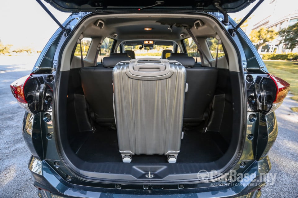 Perodua Aruz D38L (2019) Interior