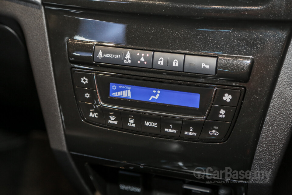 Perodua Aruz D38L (2019) Interior