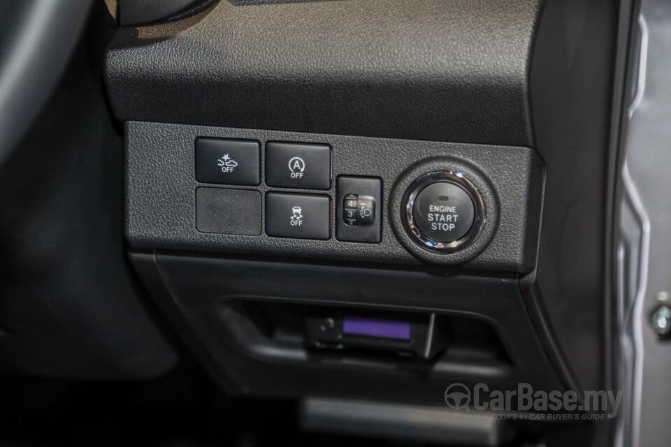 Perodua Aruz D38L (2019) Interior