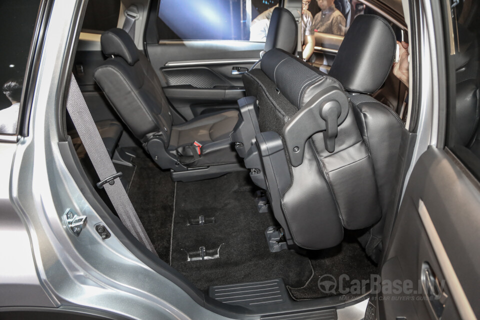 Perodua Aruz D38L (2019) Interior