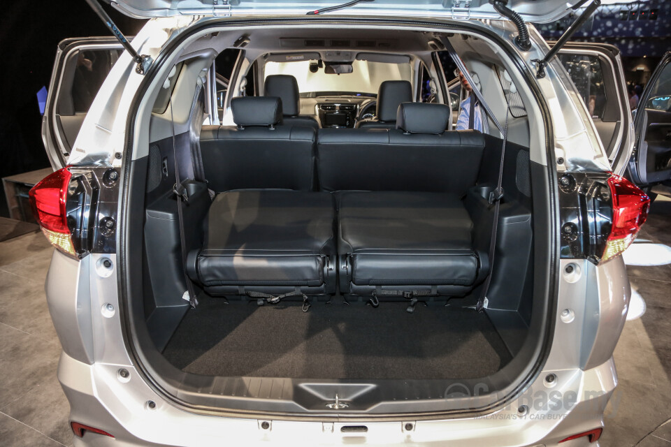 Perodua Aruz D38L (2019) Interior