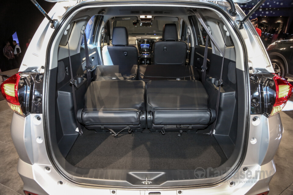 Perodua Aruz D38L (2019) Interior