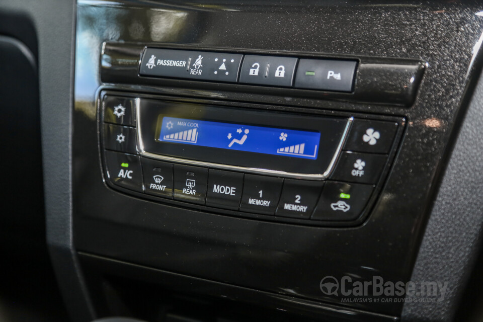 Perodua Aruz D38L (2019) Interior