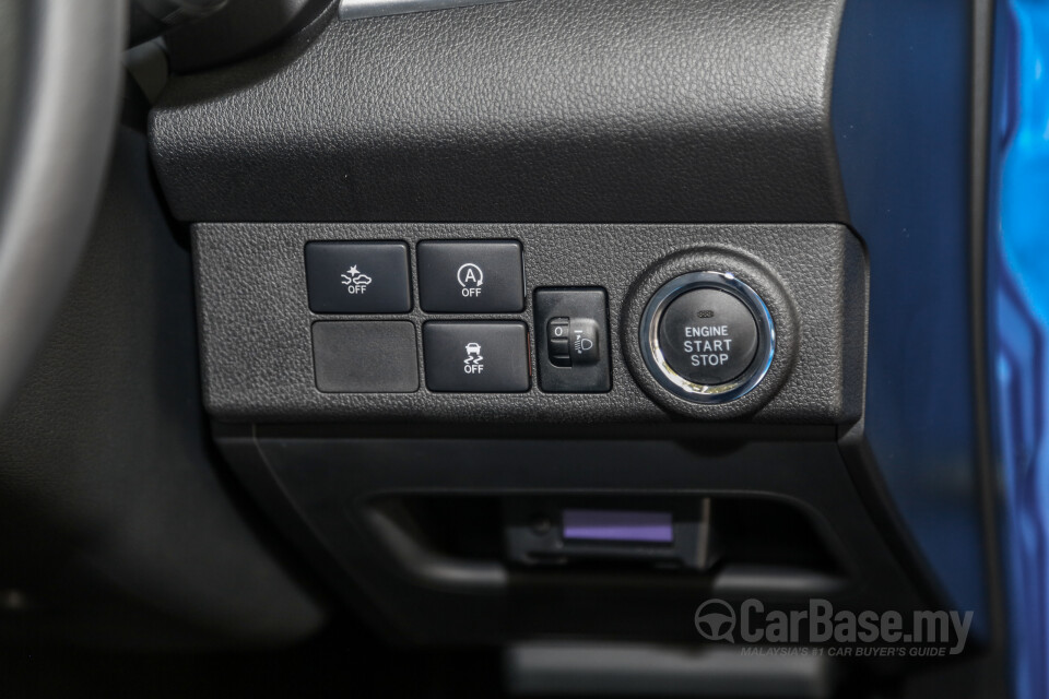 Perodua Aruz D38L (2019) Interior
