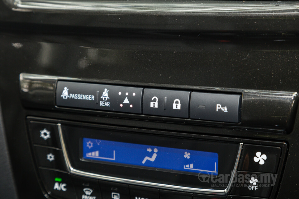 Perodua Aruz D38L (2019) Interior