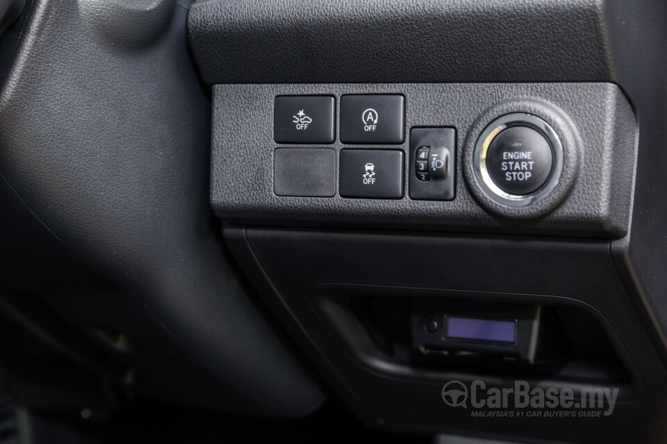 Perodua Aruz D38L (2019) Interior
