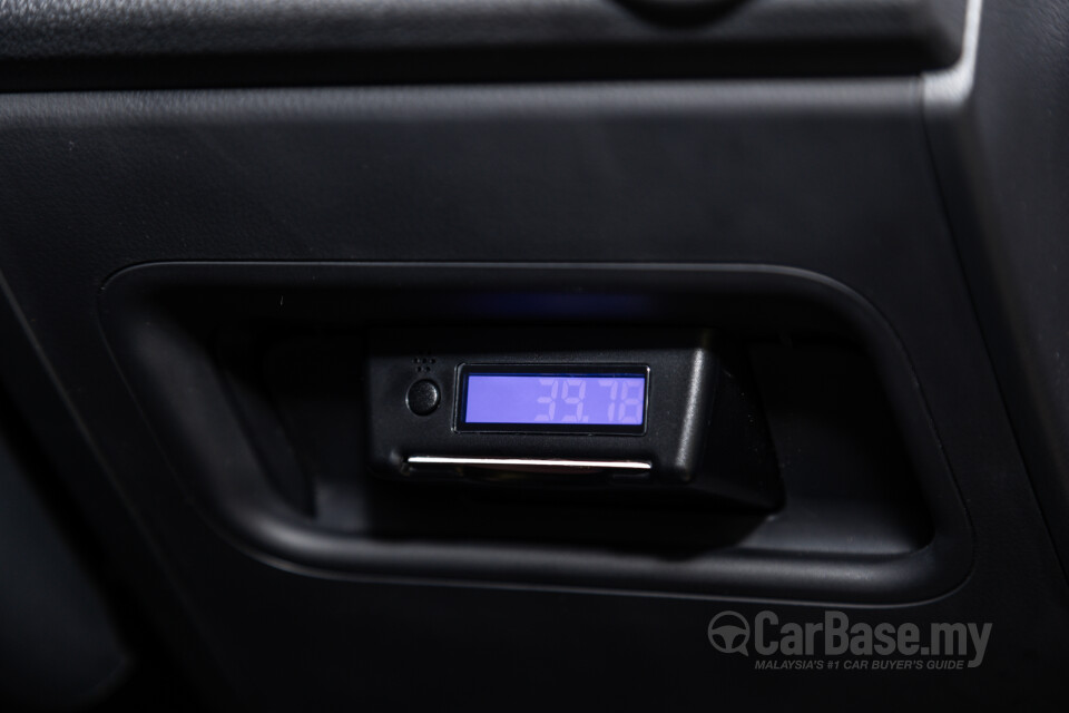 Perodua Aruz D38L (2019) Interior
