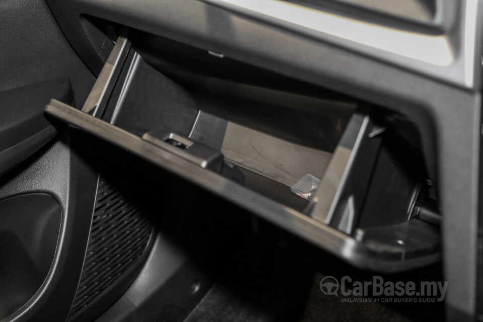 Perodua Aruz D38L (2019) Interior