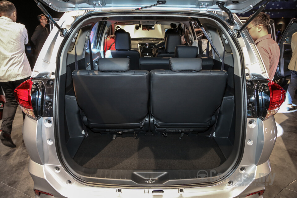 Perodua Aruz D38L (2019) Interior