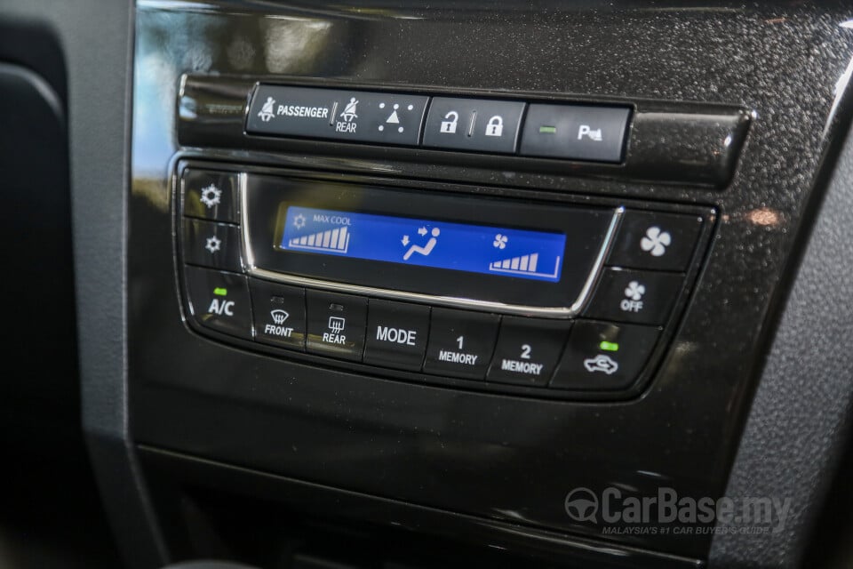 Perodua Aruz D38L (2019) Interior