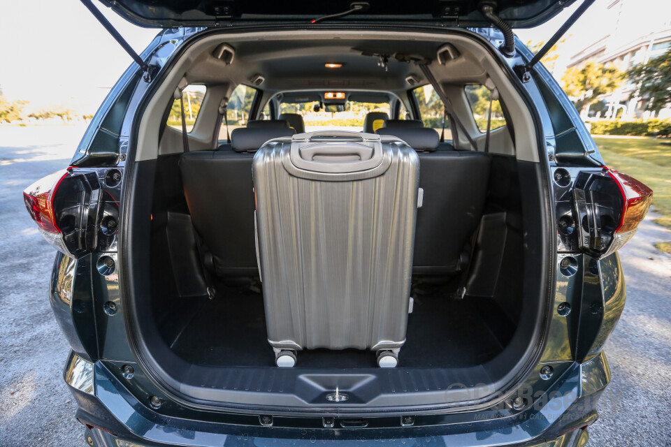 Perodua Aruz D38L (2019) Interior