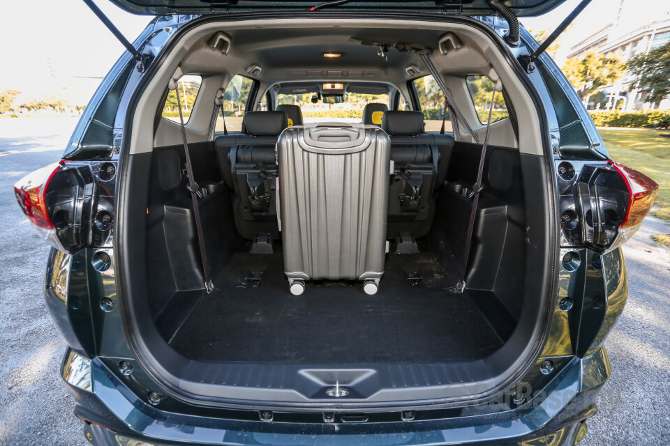 Perodua Aruz D38L (2019) Interior