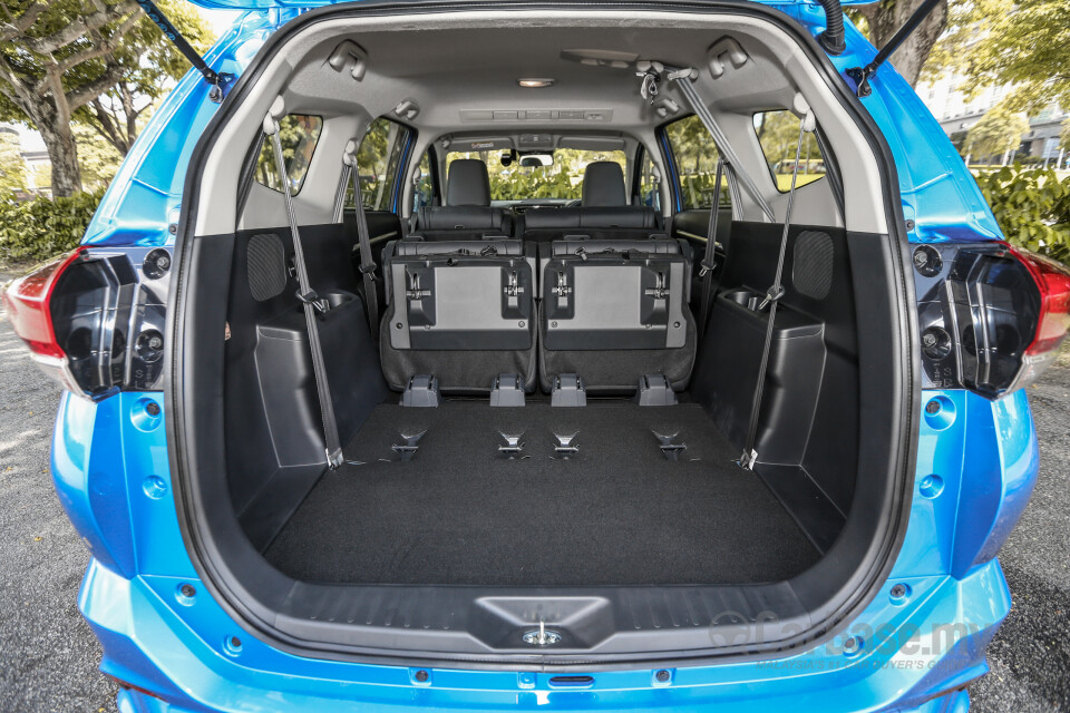 Perodua Aruz D38L (2019) Interior
