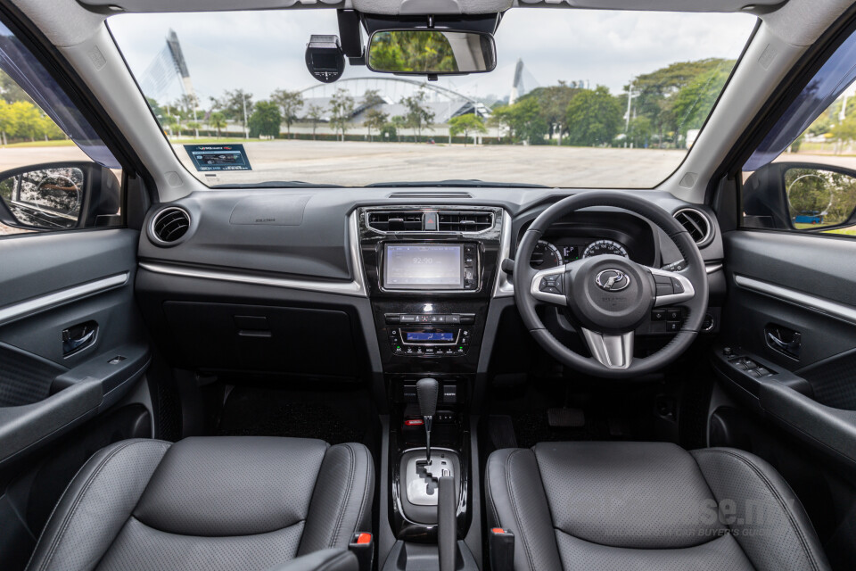 Perodua Aruz D38L (2019) Interior