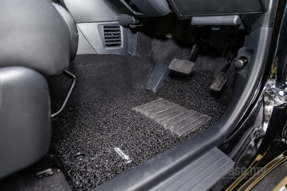 Perodua Aruz D38L (2019) Interior