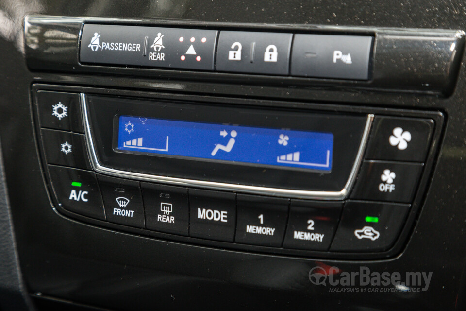 Perodua Aruz D38L (2019) Interior