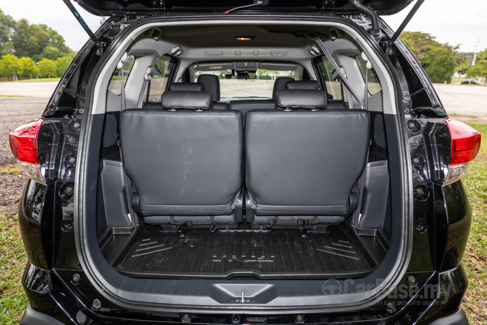 Perodua Aruz D38L (2019) Interior