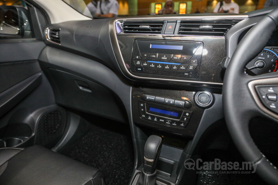 Proton Exora Mk1 RC (2019) Interior