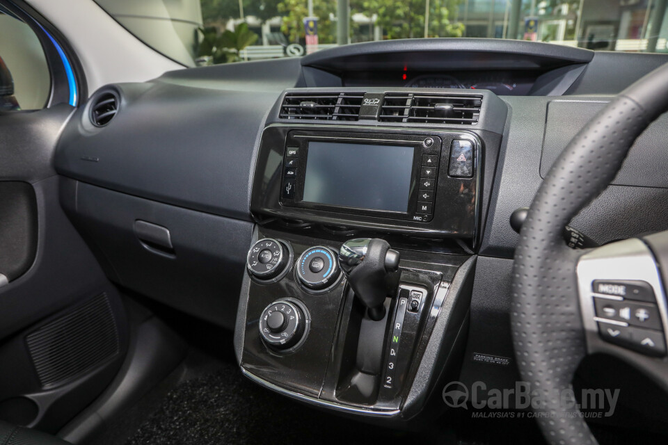 Perodua Aruz D38L (2019) Interior