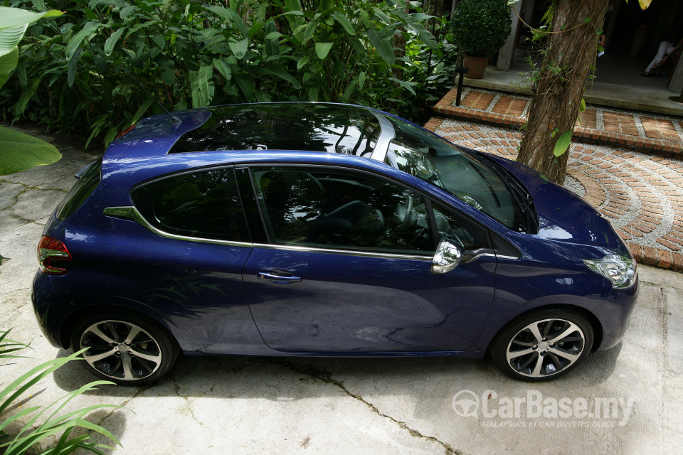 Peugeot 208 Mk1 (2013) Exterior