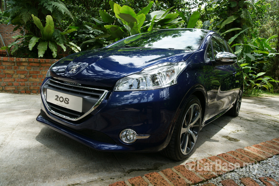 Peugeot 208 Mk1 (2013) Exterior