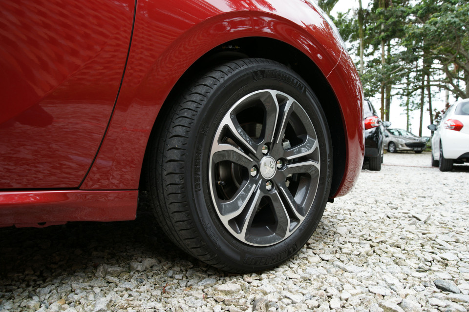 Peugeot 208 Mk1 (2013) Exterior