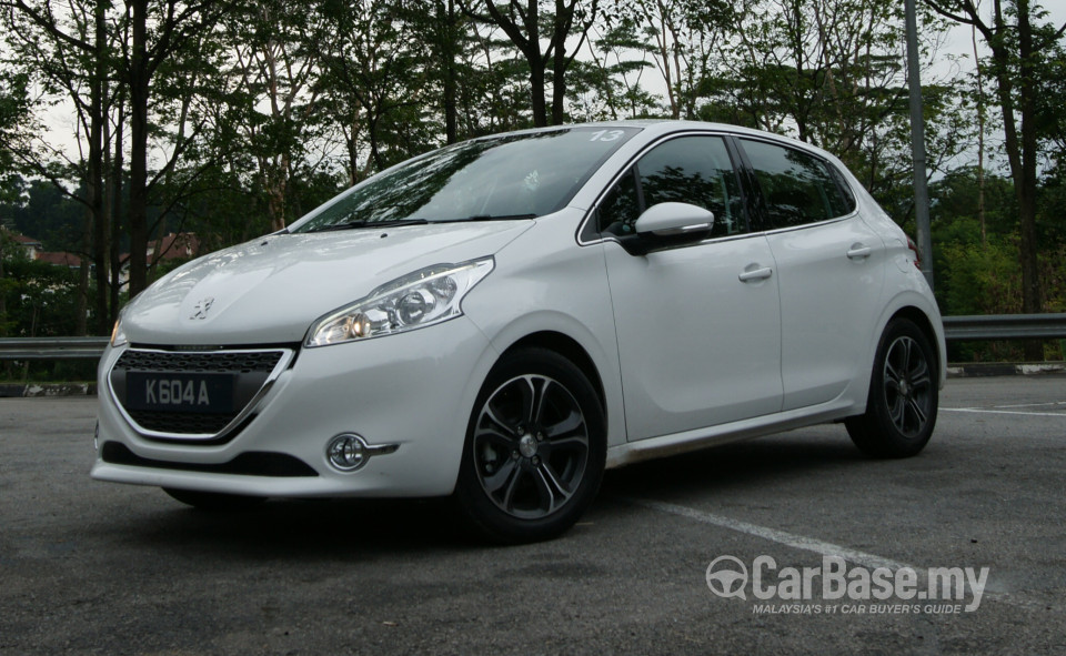 Peugeot 208 Mk1 (2013) Exterior